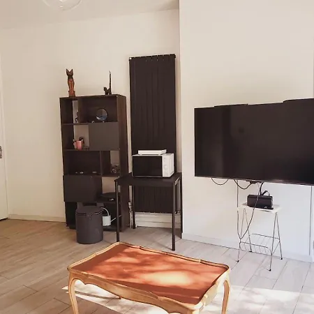 Le Rivetstud A 20 Min Paris *