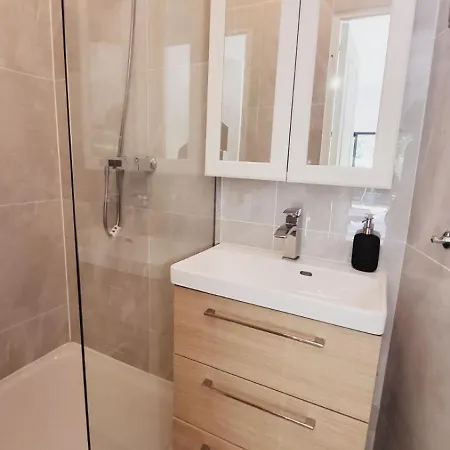 Le Rivetstud A 20 Min Paris *